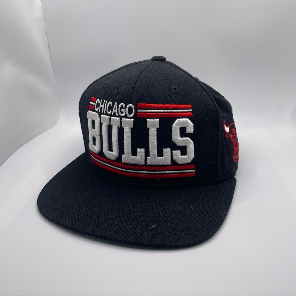 CHICAGO BULLS MITCHELL & NESS SNAPBACK HAT ADULT ADJUSTABLE Embroidered Black
